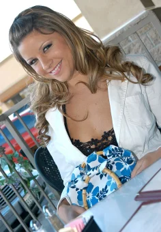 Monica Sweetheart Monica Sweetheart Bistro Bang 01