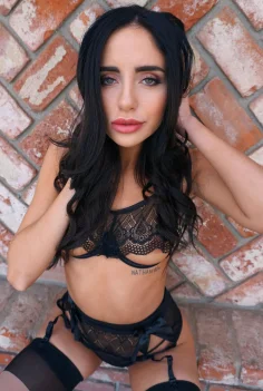 Naomi Woods Naomi Woods Naomi Would 02