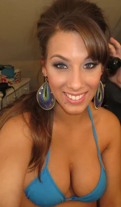 Natasha Vega Natasha Vega Moan 30